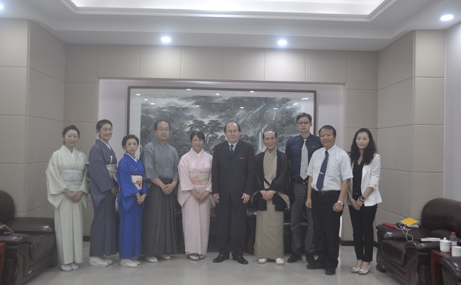 日本表千家茶道教授杉山贵子 远洲流花道掌门人佐伯江南斋应邀访问我校并举办 日本茶道与花道 专题讲习会 国际合作与交流处